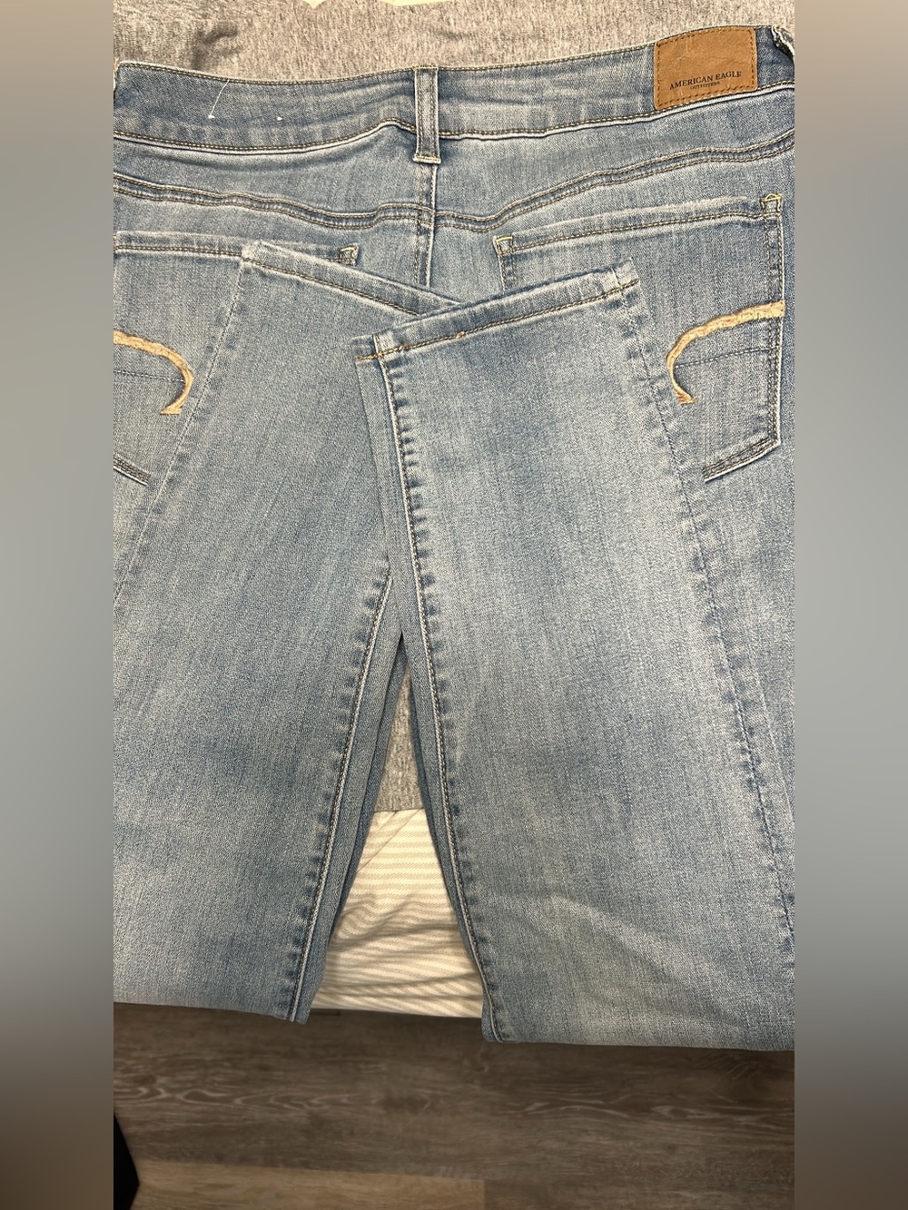 American Eagle Outfitters Light Wash Skinny Jeans - Picture 2 of 2